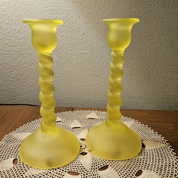Vintage Tiffan Uranium satin glass candlesticks - Picture 4 of 7